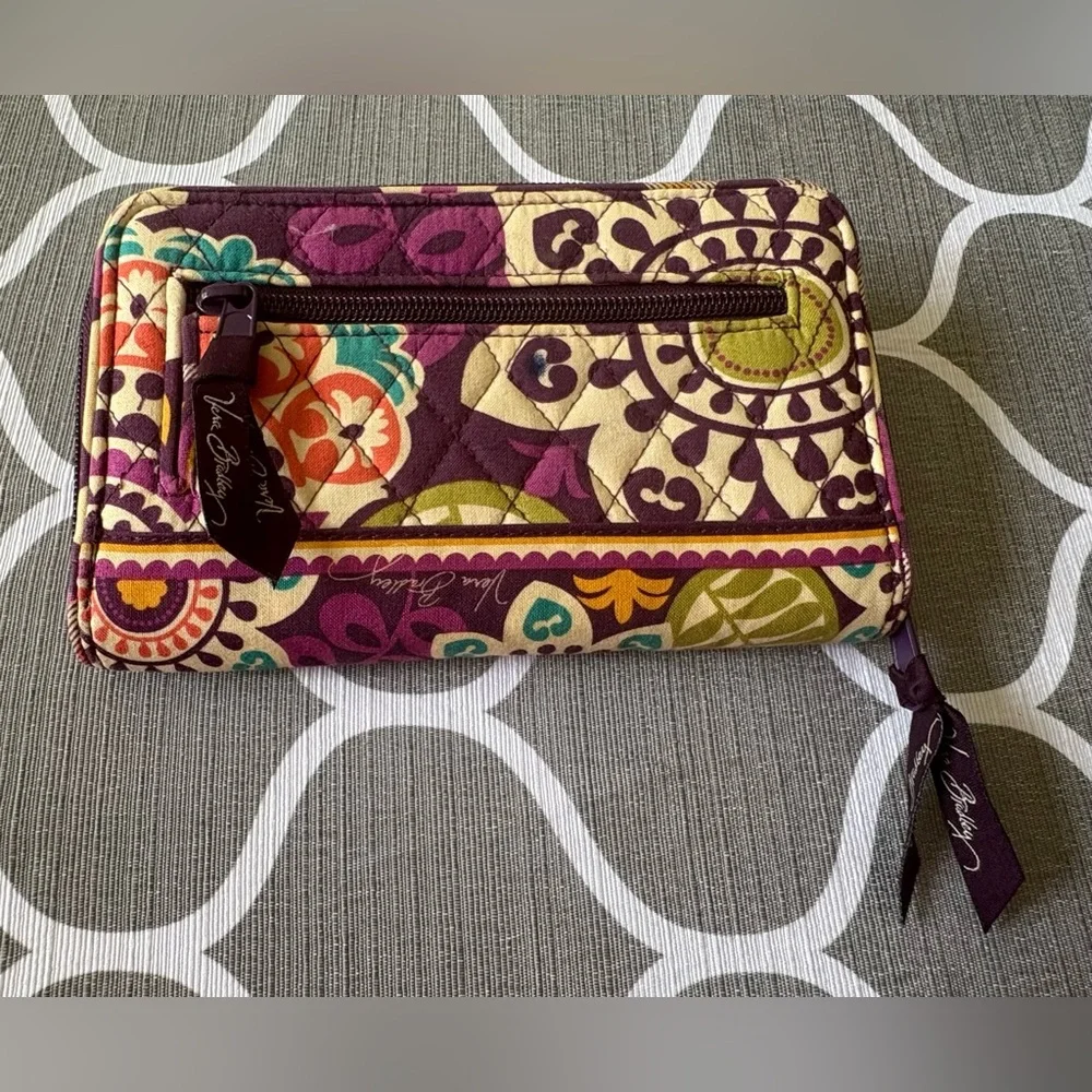 Vera Bradley Large Multicolor Quilted Plum
Purple Turn Key Billfold Wallet - Picture 4 of 6